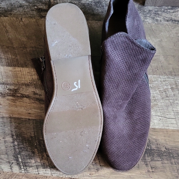 Universal Thread Textured Purple Booties - Picture 6 of 6